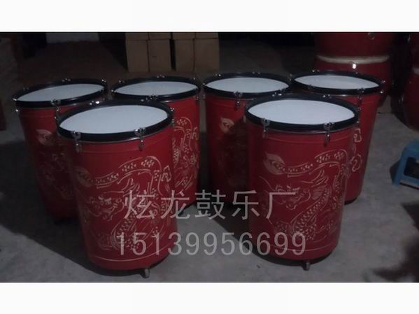 红色水鼓